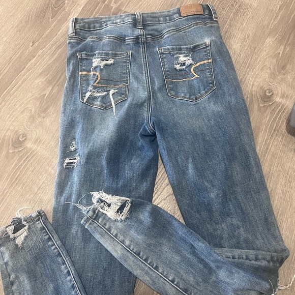 Women’s American Eagle Distressed Jeans Size 4 - Picture 2 of 5